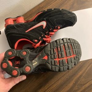 Black / pink Nike shox